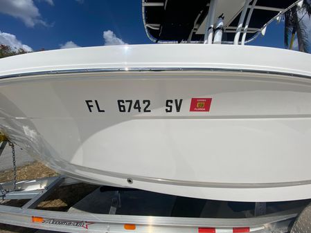 Robalo R200 Center Console image