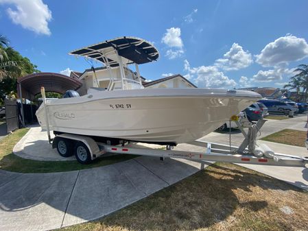 Robalo R200 Center Console image