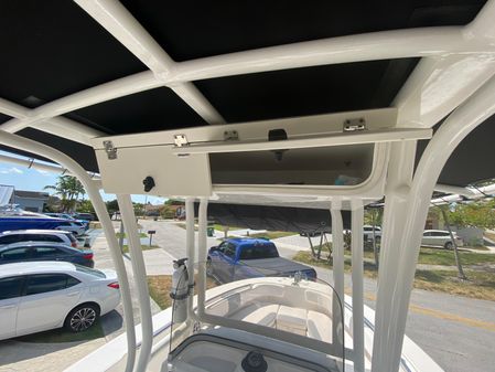 Robalo R200 Center Console image