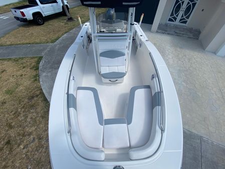 Robalo R200 Center Console image