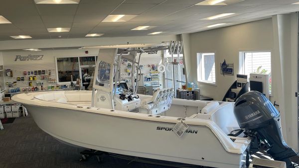 Sportsman Open 232 Center Console