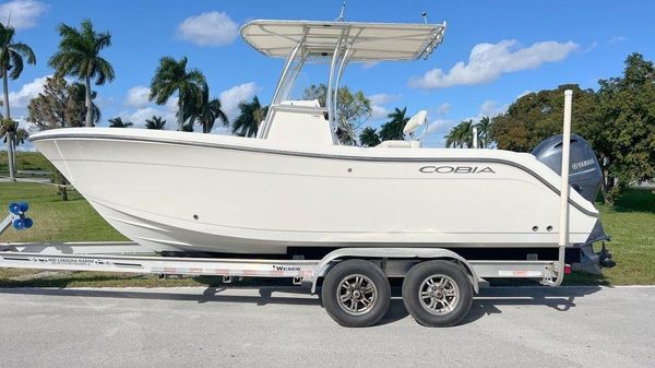Cobia 220 Center Console