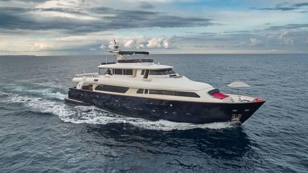 Ferretti Yachts Custom Line 30 