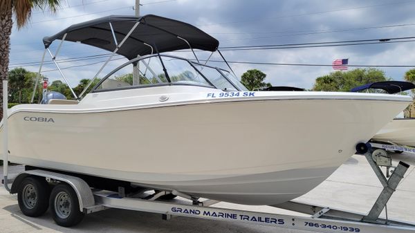 Cobia 220 Dual Console
