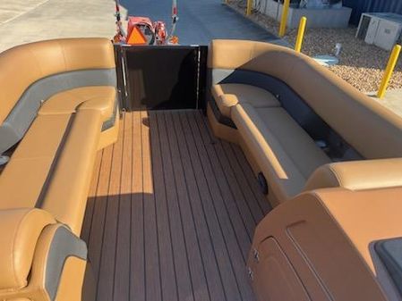 Bentley-pontoons 253-ELITE-SWINGBACK-DUAL-CAPTAIN image