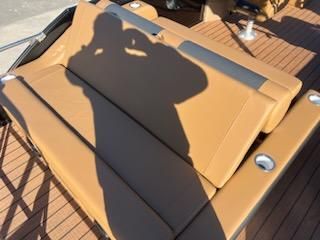 Bentley-pontoons 253-ELITE-SWINGBACK-DUAL-CAPTAIN image