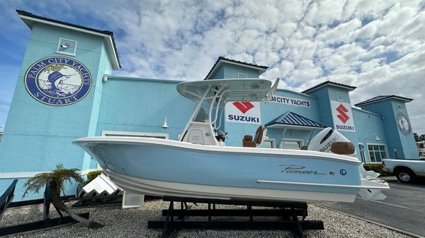 Pioneer 222 Sportfish