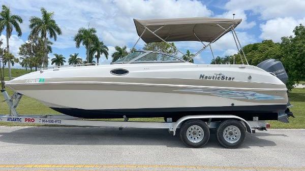 NauticStar 230 Sport Deck 