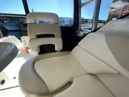 Boston Whaler Conquest 305 image