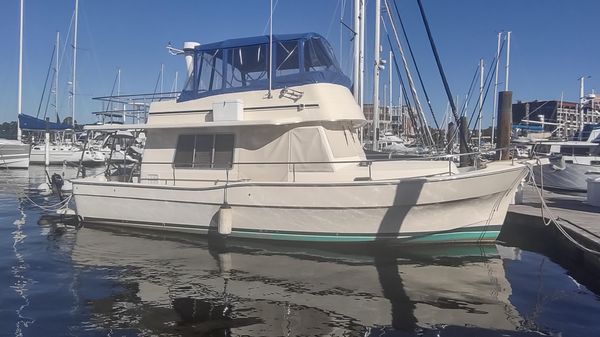 Mainship 400 Trawler