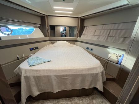 Ferretti Yachts 550 image