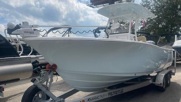 Sportsman Heritage 241 Center Console