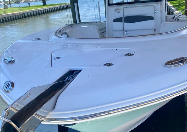 Robalo R302 Center Console image