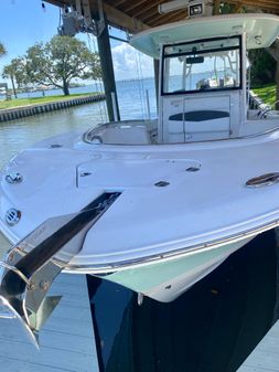 Robalo R302 Center Console image