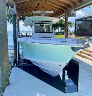 Robalo R302 Center Console image