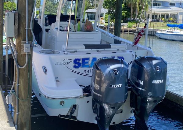 Robalo R302 Center Console image