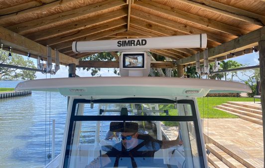 Robalo R302 Center Console image