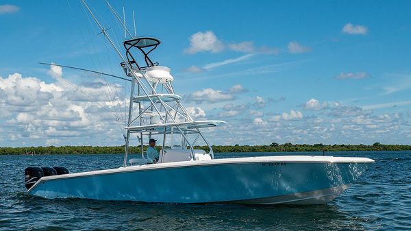 Venture 39 Center Console