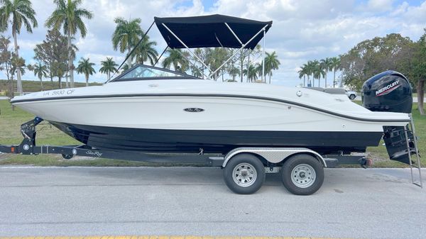 Sea Ray SPX 210