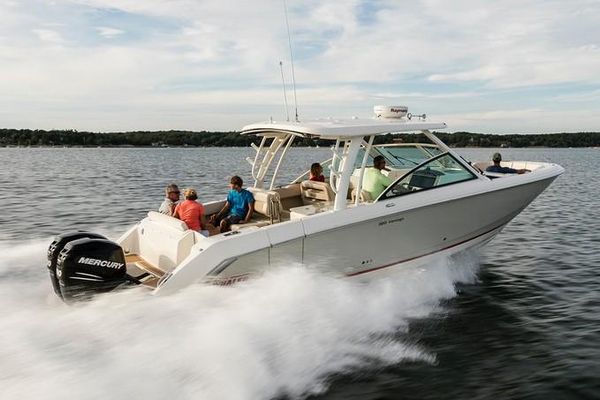 Boston Whaler 320 Vantage - main image