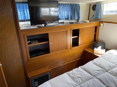 Uniflite Aft Cabin image