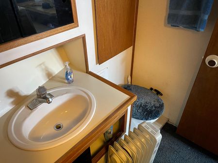 Uniflite Aft Cabin image