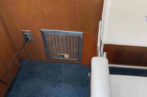 Uniflite Aft Cabin image