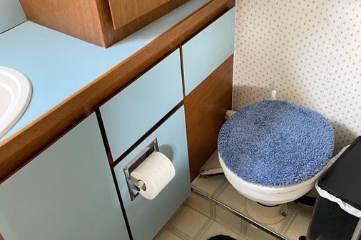Uniflite Aft Cabin image