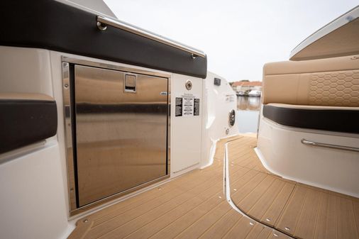 Sea Ray 320 Sundancer OB image