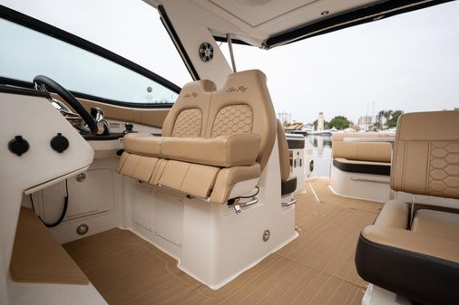 Sea Ray 320 Sundancer OB image