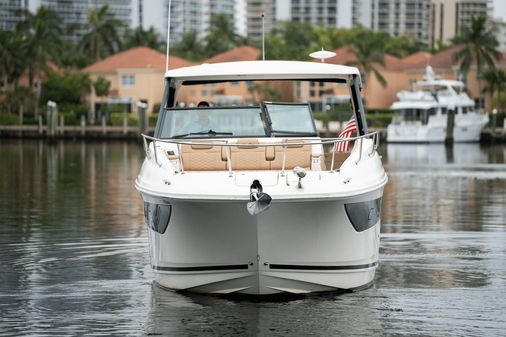 Sea Ray 320 Sundancer OB image