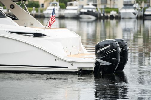 Sea Ray 320 Sundancer OB image