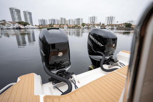 Sea Ray 320 Sundancer OB image