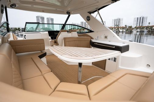 Sea Ray 320 Sundancer OB image