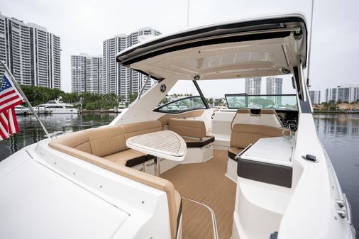 Sea Ray 320 Sundancer OB image