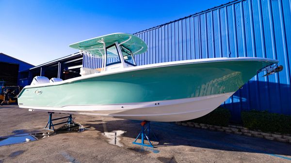 Sea Hunt Ultra 305 SE