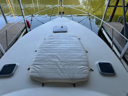 Rinker 330 Fiesta Vee image