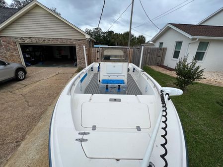 Sea Hunt Navigator 19 image