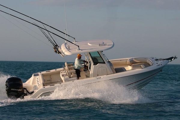 Boston Whaler 250 Outrage - main image