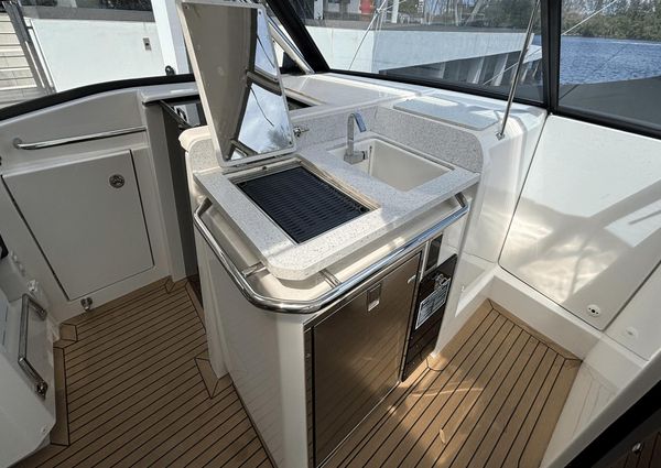 Aquila 32 Sport image