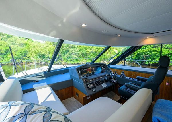 Riviera 5400 Sport Yacht image