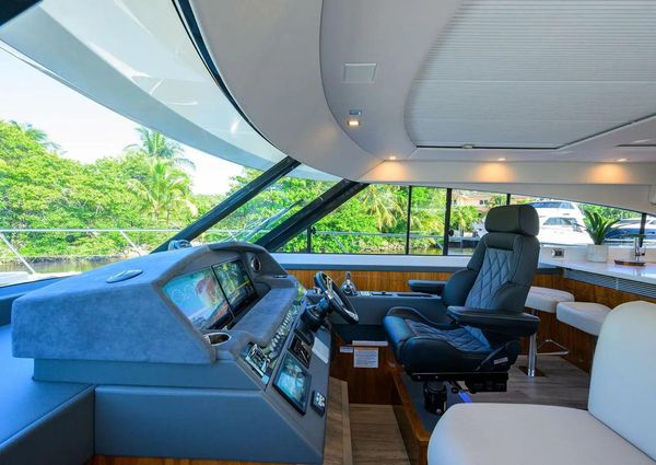 Riviera 5400 Sport Yacht image