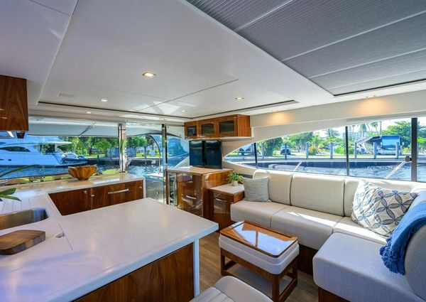 Riviera 5400 Sport Yacht image