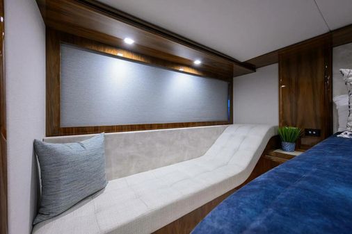 Riviera 5400 Sport Yacht image