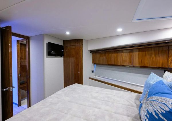 Riviera 5400 Sport Yacht image