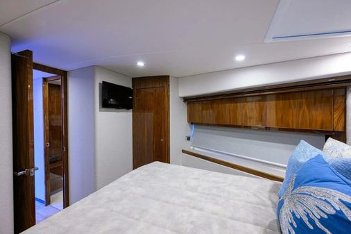 Riviera 5400 Sport Yacht image