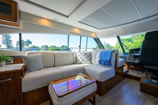 Riviera 5400 Sport Yacht image