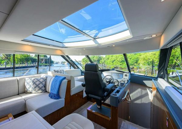 Riviera 5400 Sport Yacht image