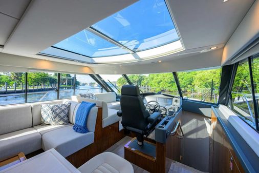 Riviera 5400 Sport Yacht image