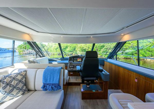 Riviera 5400 Sport Yacht image